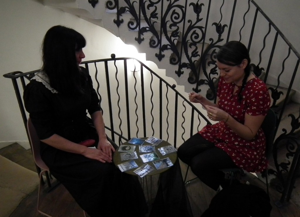 'worromot tuoba gnikgniht pots t'nod', Sarah Sparkes, participatory performance, 2014